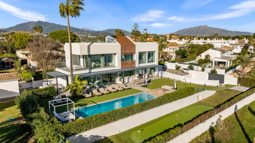 Contemporary Beachfront Masterpiece with Panoramic Sea Views – New Golden Mile
