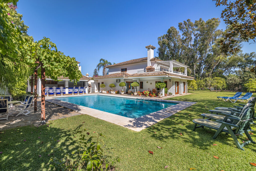 Villa in Estepona East