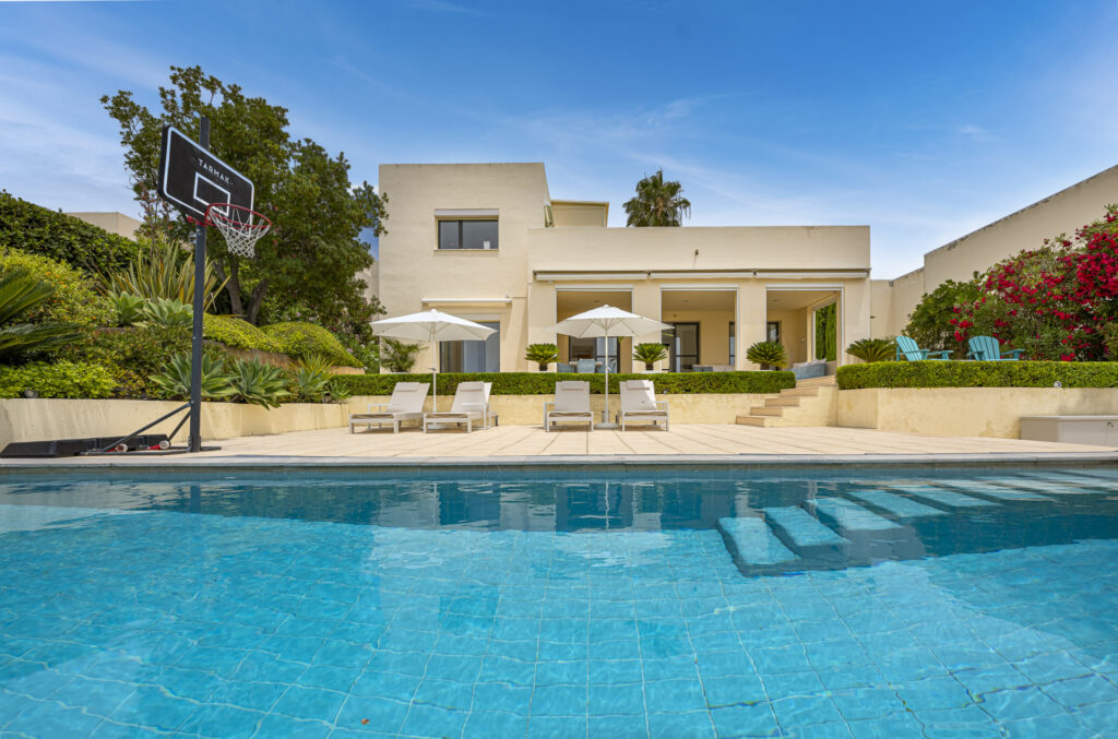 EXCEPTIONAL CONTEMPORARY VILLA WITH GUEST HOUSE IN LAS CIMAS I, SOTOGRANDE ALTO