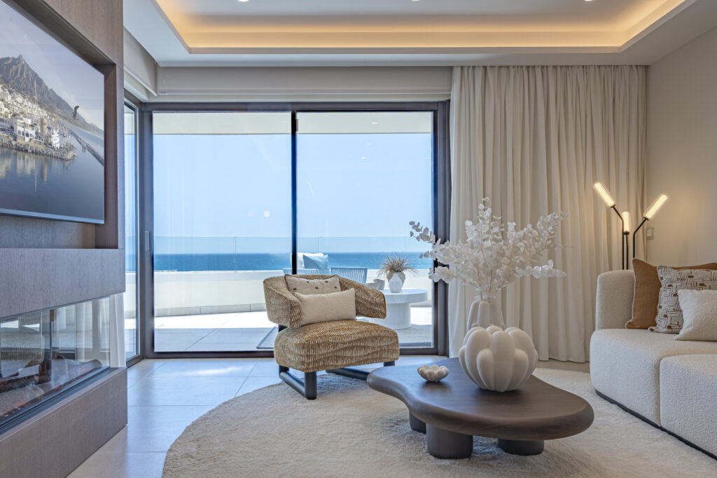 Sea View Apartment, El Velerin, Estepona