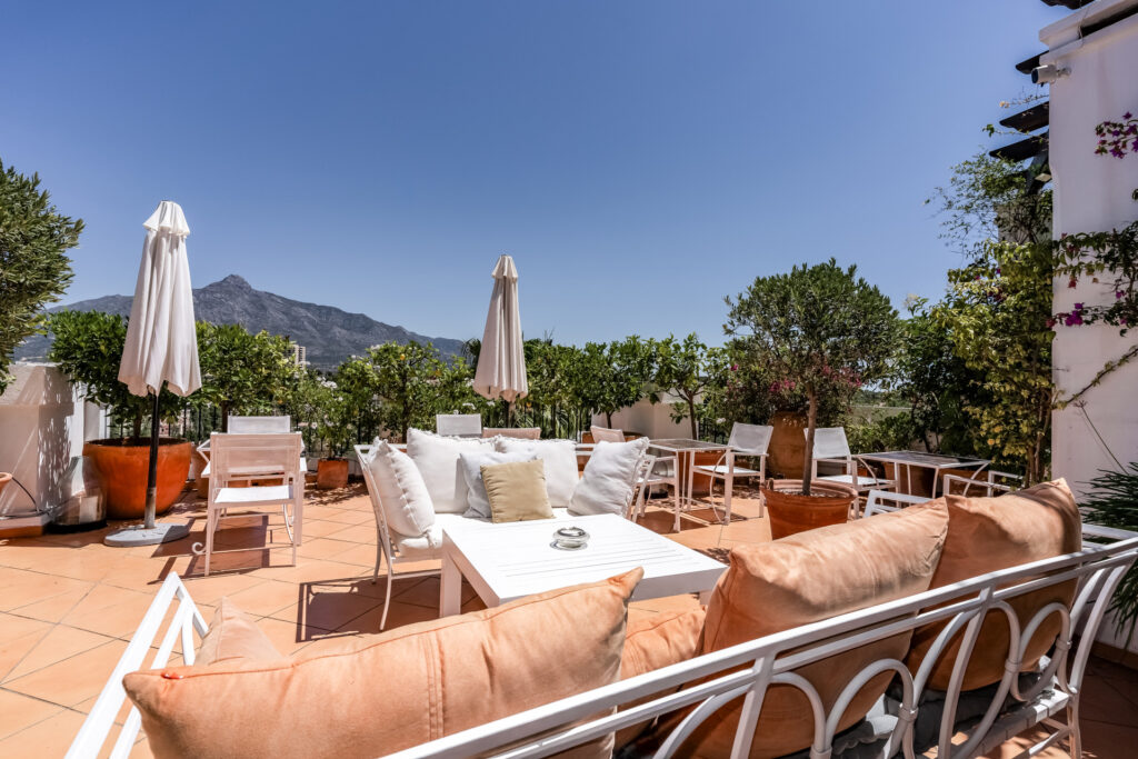 Amazing property with panoramic views!
