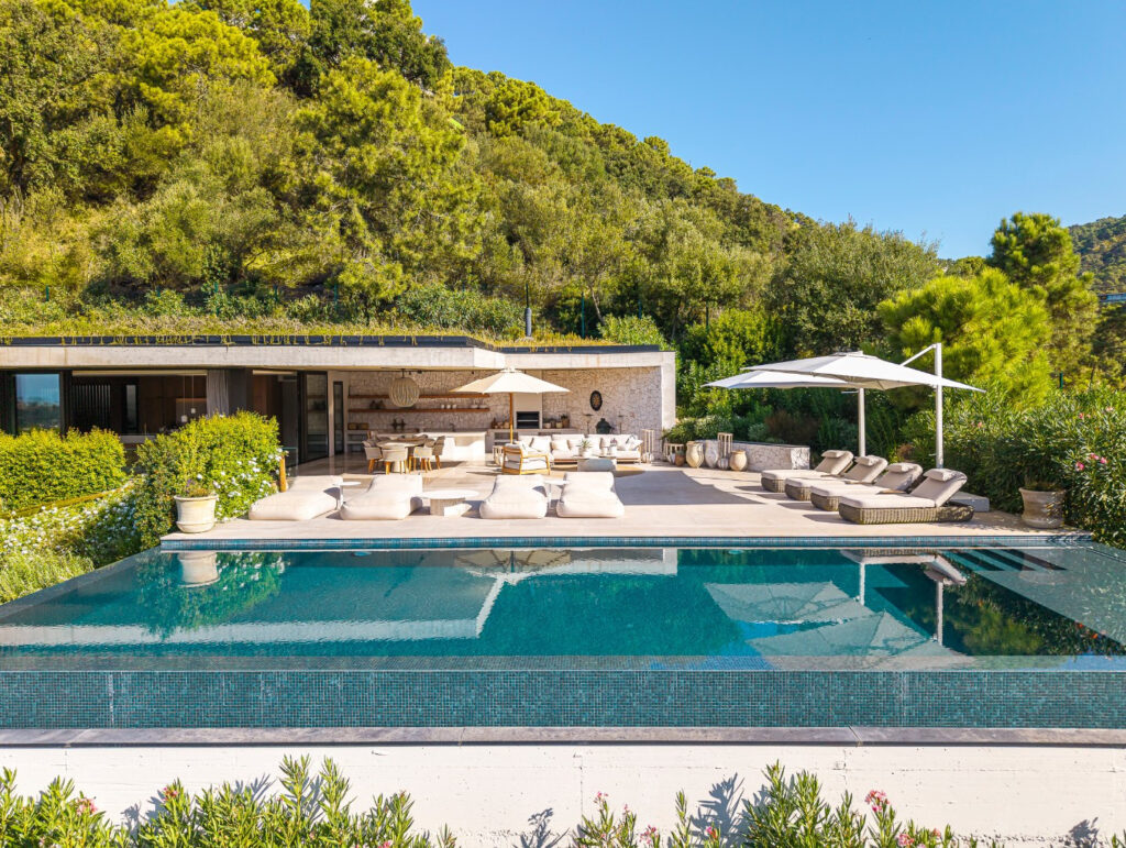 Villa Gaia – Architecture in conversation with the landscape