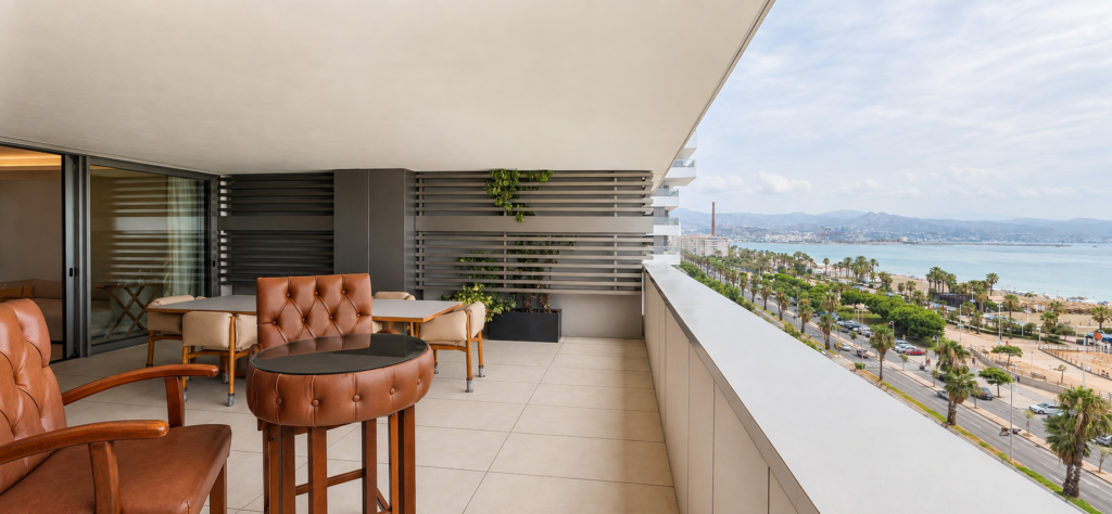 LUXURY AND LIFESTYLE BY THE SEA IN MALAGA CITY