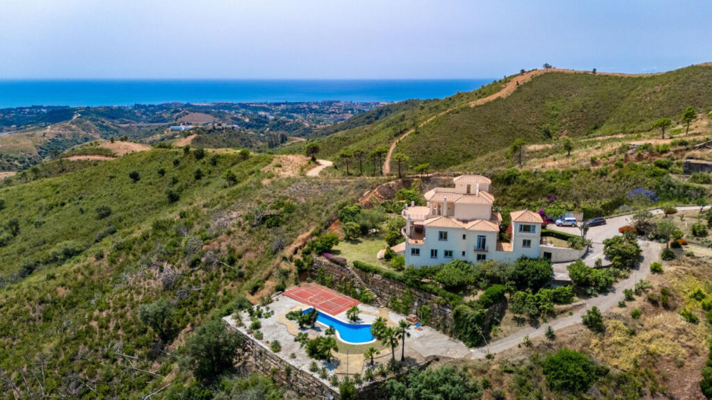 Exclusive luxury villa for sale in Estepona recently reduced from €2,500,000 to €2,300,000 – Exceptional Buying Opportunity.