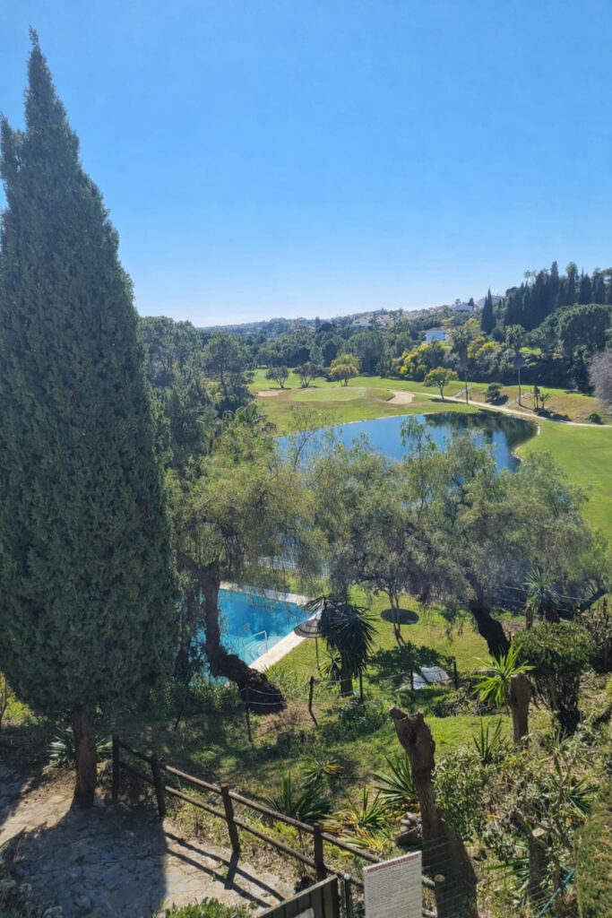 Fully renovated 2-bedroom apartment in Los Balcones de la Quinta, Benahavís