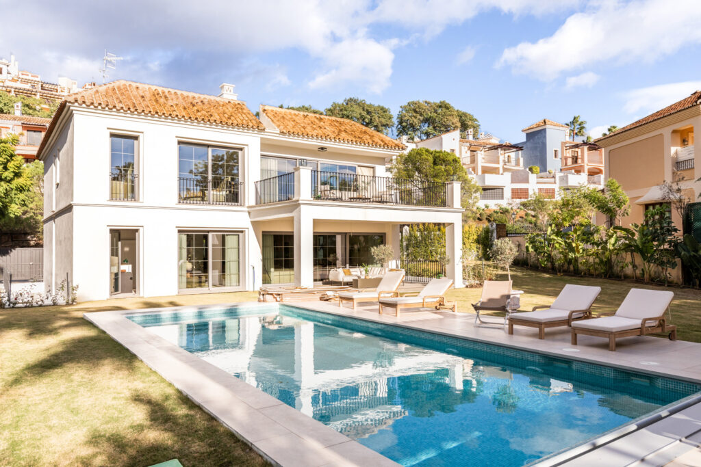 Elegant Contemporary Villa in Los Arqueros, Benahavís