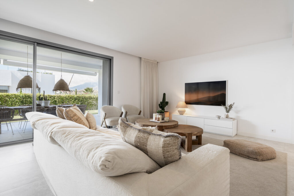Luxury Ground Floor Apartment with Garden and Partial Sea Views in Marbella East
