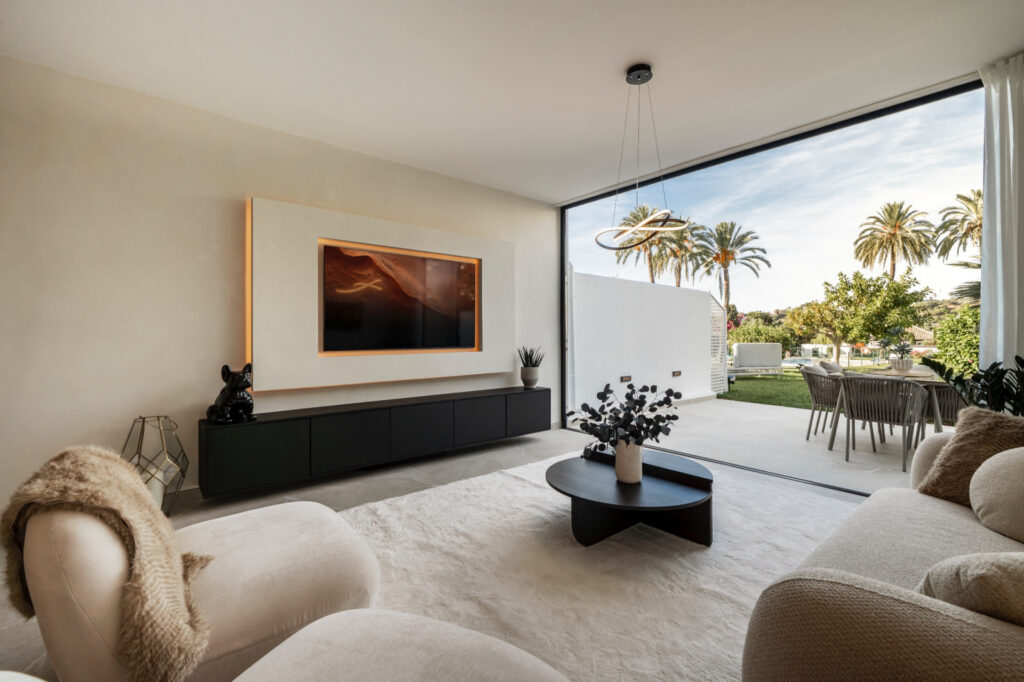 Elegant Renovated Townhouse in La Rinconada, Nueva Andalucía
