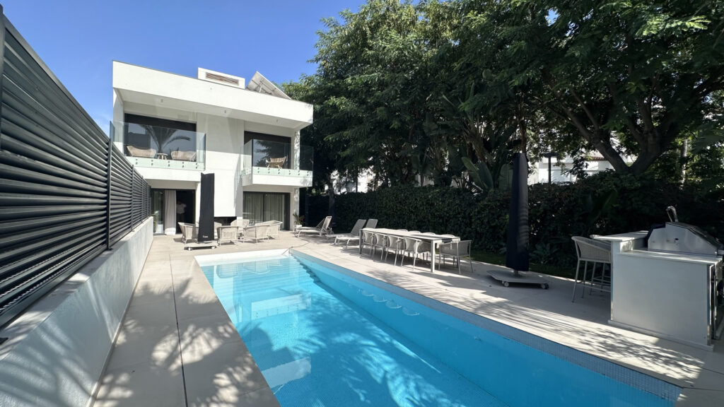 Villa for sale in Marbella – Puerto Banus, Marbella