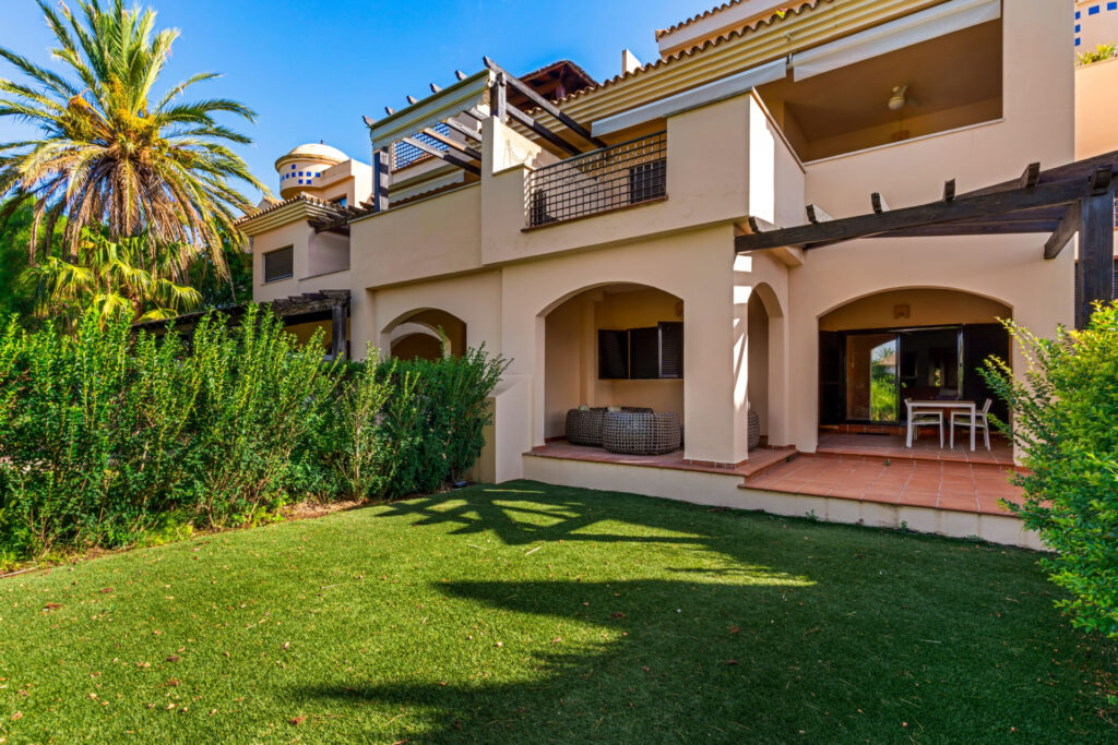 Spacious two bedroom apartment in Las Mimosas – an exclusive gated community located within walking distance of Puerto Banús